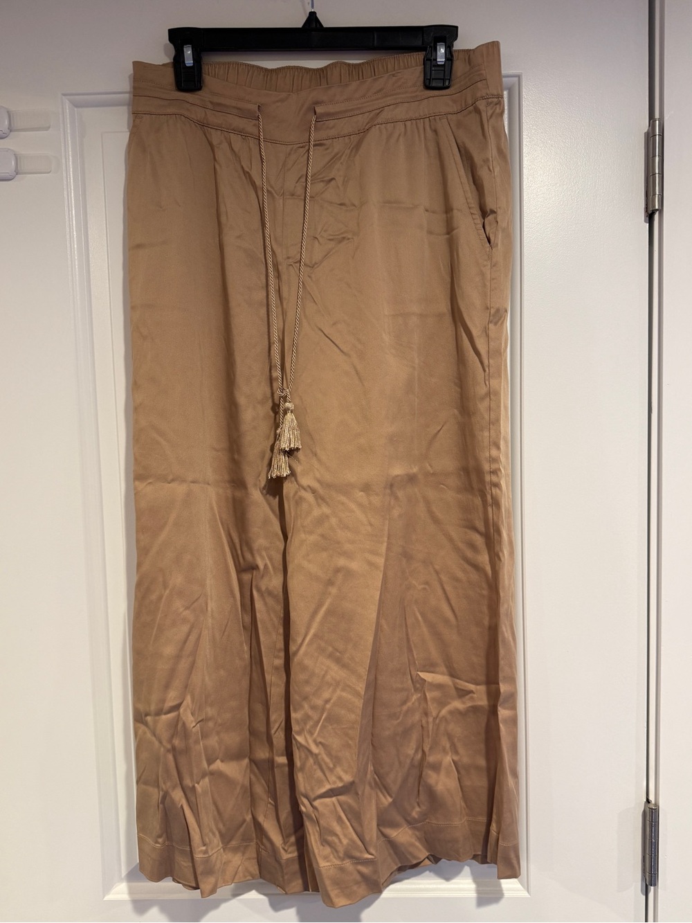Travis Mathew Wide Leg Cropped Capri Pants Natural Tan Drawstring Women's L NWT